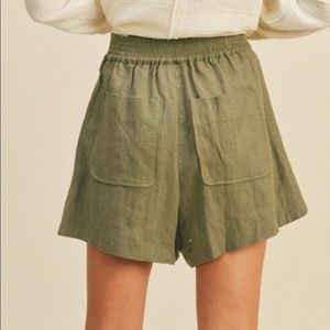 LINEN PLEATED SHORTS/ Olive
